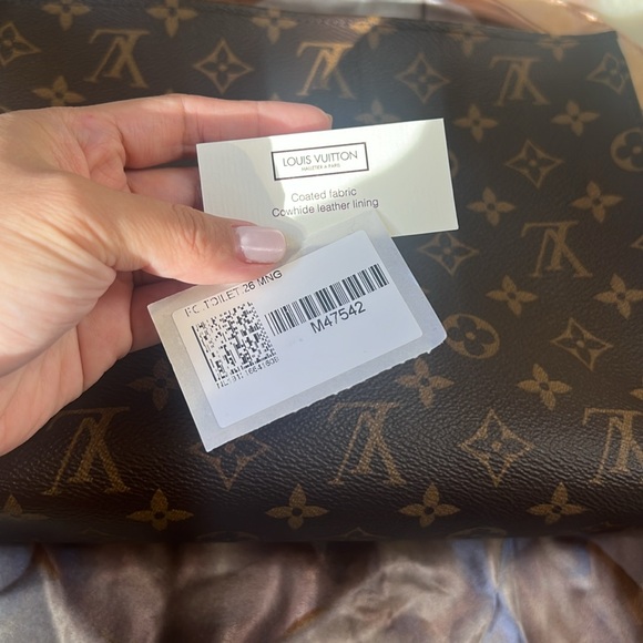 Louis Vuitton Handbags - 🎈HOT DEAL Louis Vuitton Toiletry pouch 26